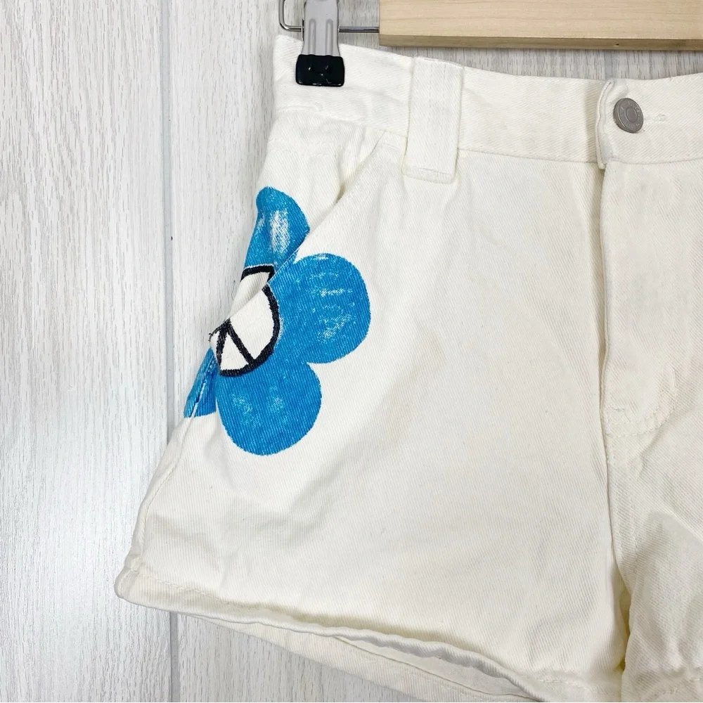 Pacsun | White Denim Peace Sign Doddle Shorts Size 24 - Picture 9 of 9